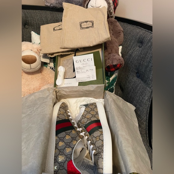 Authentic GUCCI Canvas Bee Sneakers size 8.5 - Picture 2 of 6